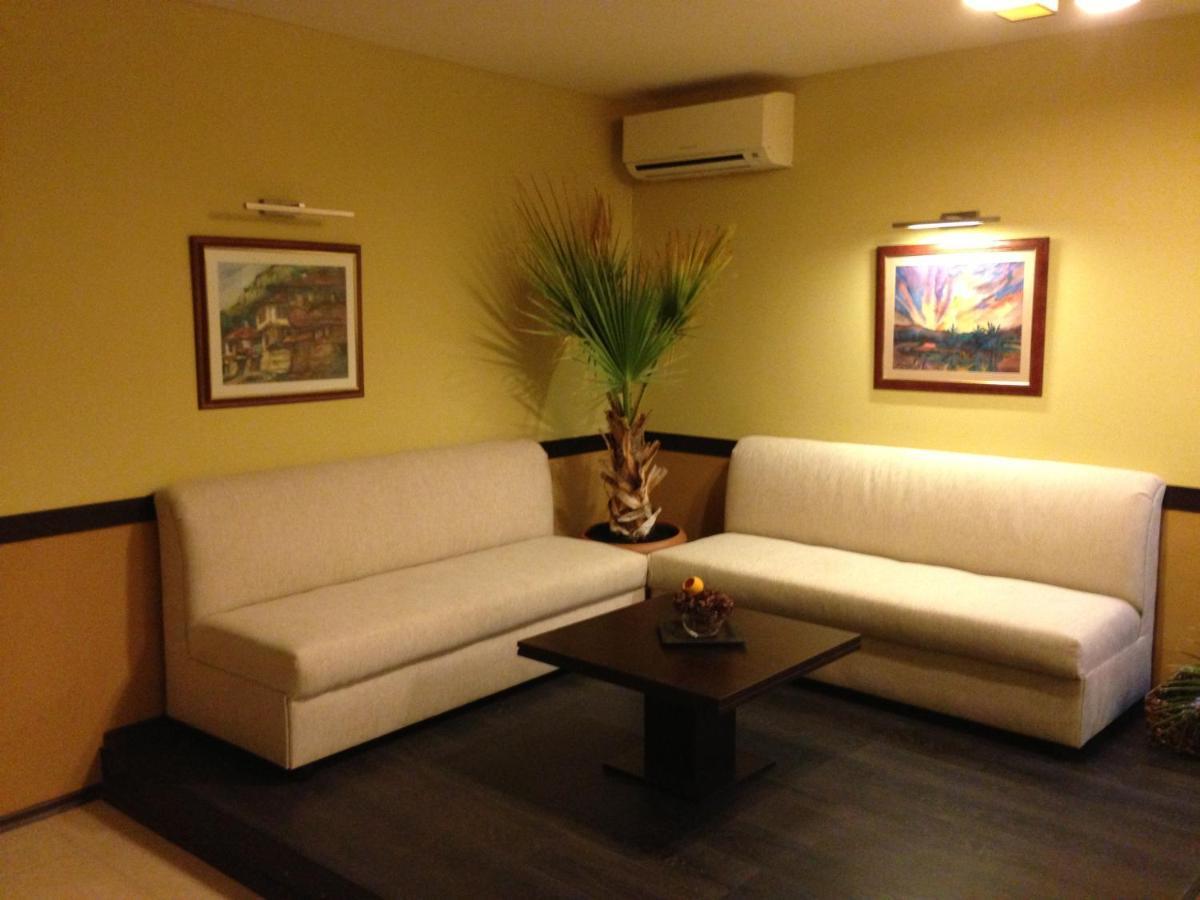 Park Hotel Stratesh Lovech Ngoại thất bức ảnh