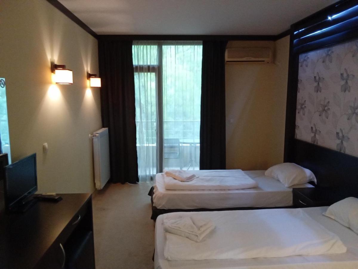 Park Hotel Stratesh Lovech Ngoại thất bức ảnh